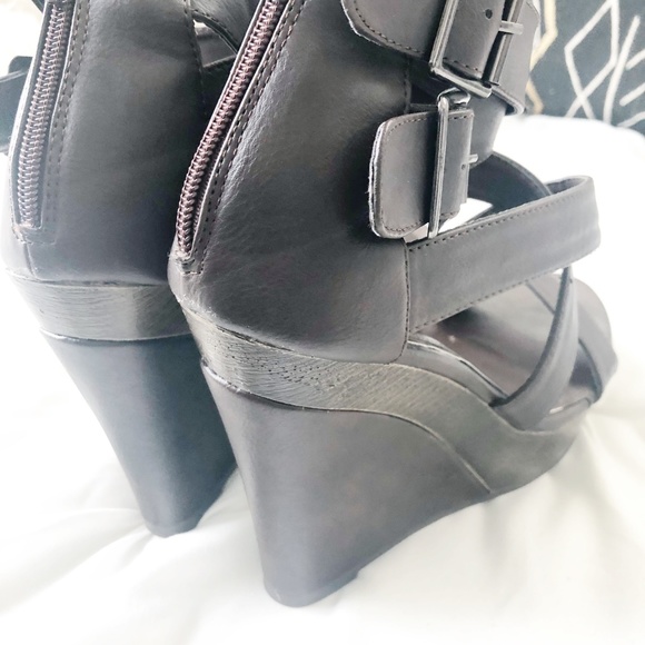 BUCCO Litty Brown Strappy Wedge Sandal - Picture 5 of 8